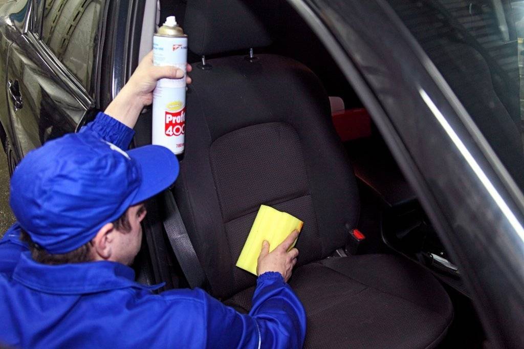 Как почистить салон автомобиля своими руками, средства и оборудование