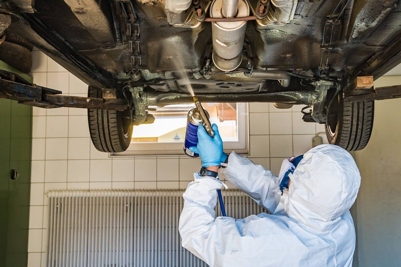 Антикоррозионная обработка автомобиля: как защитить кузов, днище, пороги от коррозии своими руками