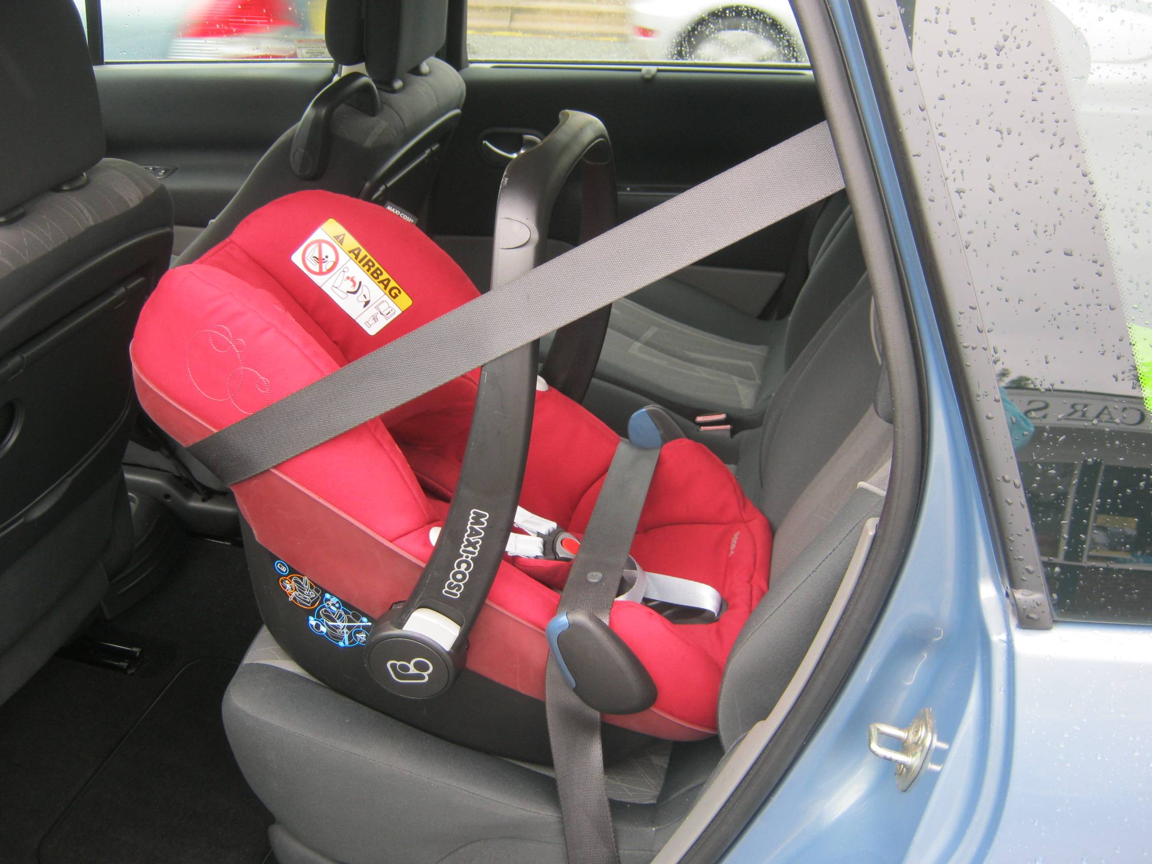 Как крепить автолюльку в машине: правильная установка на заднем сиденье машины, правила безопасности, видеоинструкция