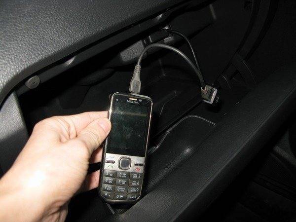 Как подключить телефон к машине