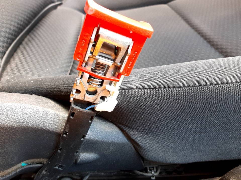 Ремень безопасности не вытягивается или заклинил: ремонт ремней безопасности