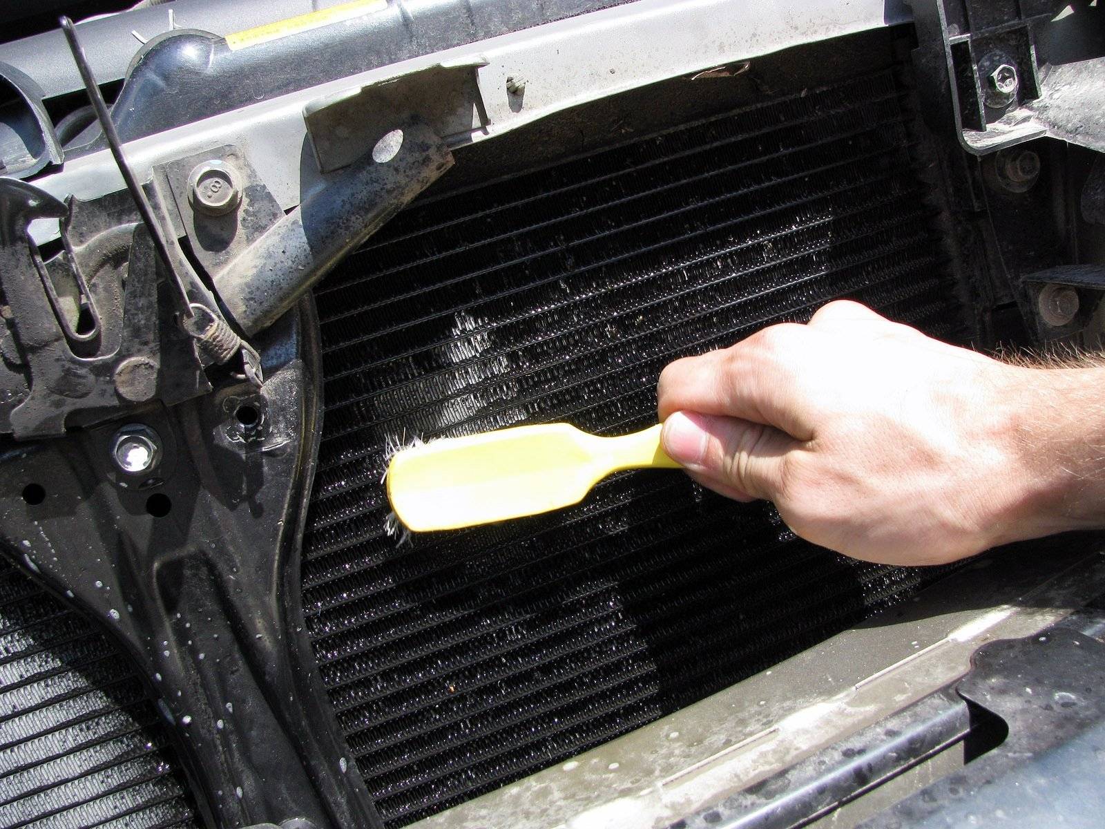 Как промыть радиатор охлаждения двигателя не снимая его