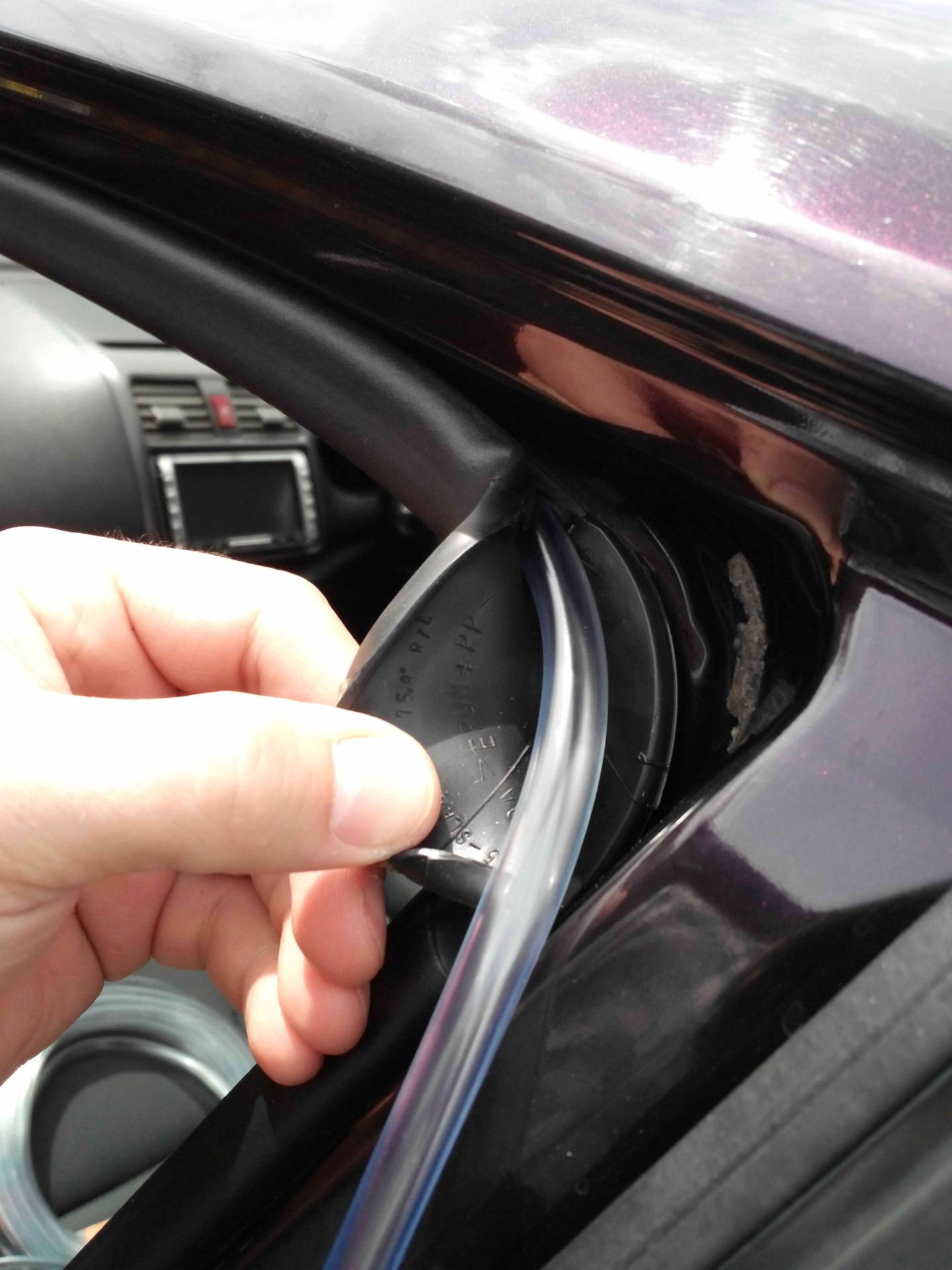 Уплотнительная резинка для дверей автомобиля: самоклеющийся и универсальный резиновый уплотнитель на авто