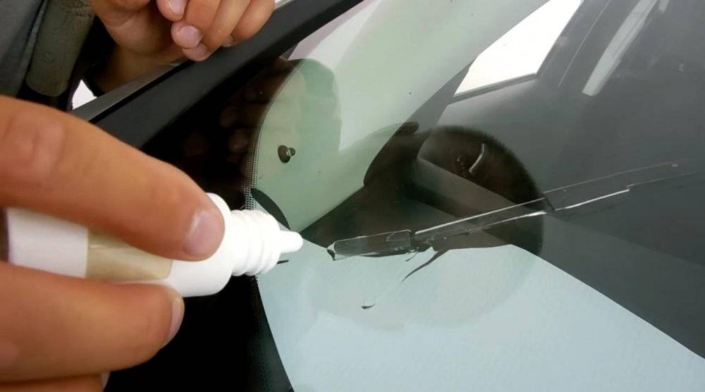Как остановить трещину на лобовом стекле быстро
