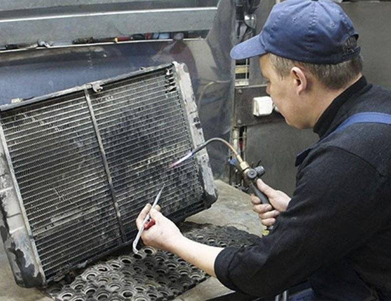 Как правильно чистить радиатор кондиционера автомобиля