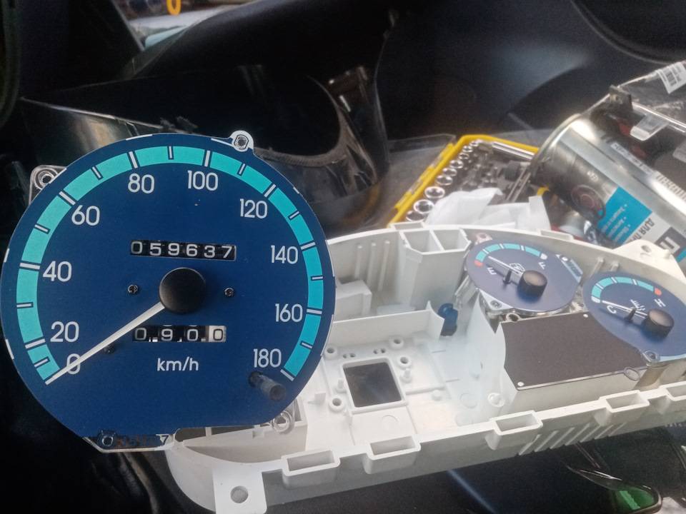 Отображение скорости на спидометре автомобиля