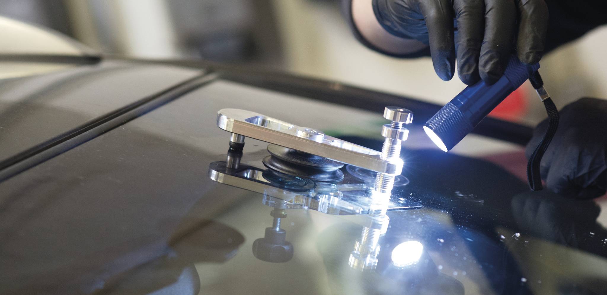 Как отремонтировать лобовое стекло с помощью суперклея
