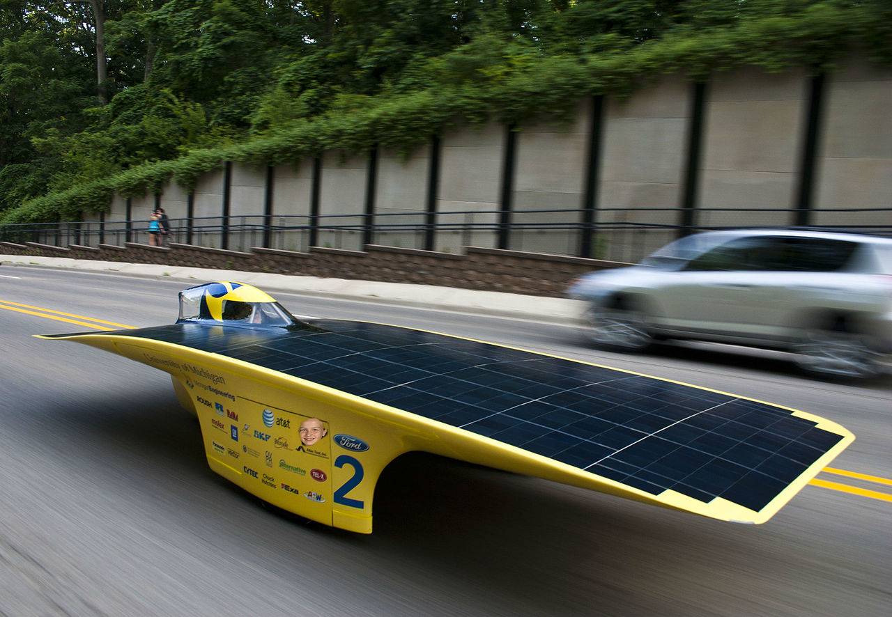 Автомобили на солнечных батареях и солнечная панель на крышу машины