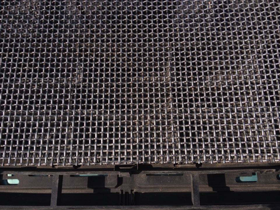 Создание и установка защитной сетки на решетку радиатора своими руками | auto-gl.ru