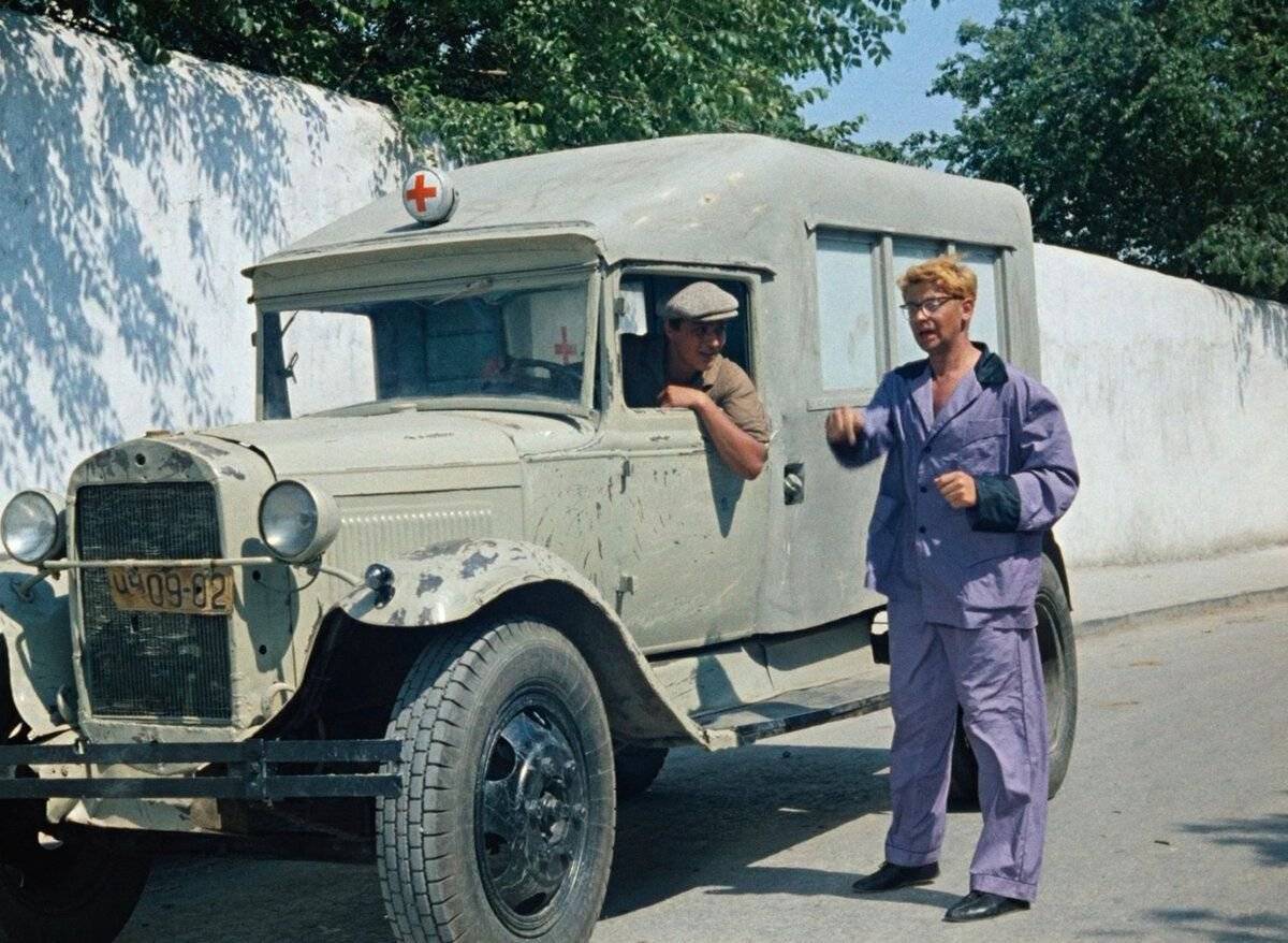 Ретроавтомобиль из «операция ы» и еще 4 машины, которые стали украшением любимых советских фильмов