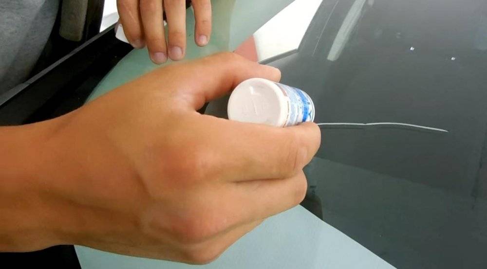 Ремонт трещины на лобовом стекле автомобиля: 7 этапов и 15 советов