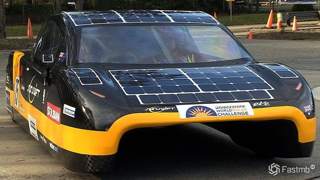 Автомобиль на солнечных батареях lightyear one