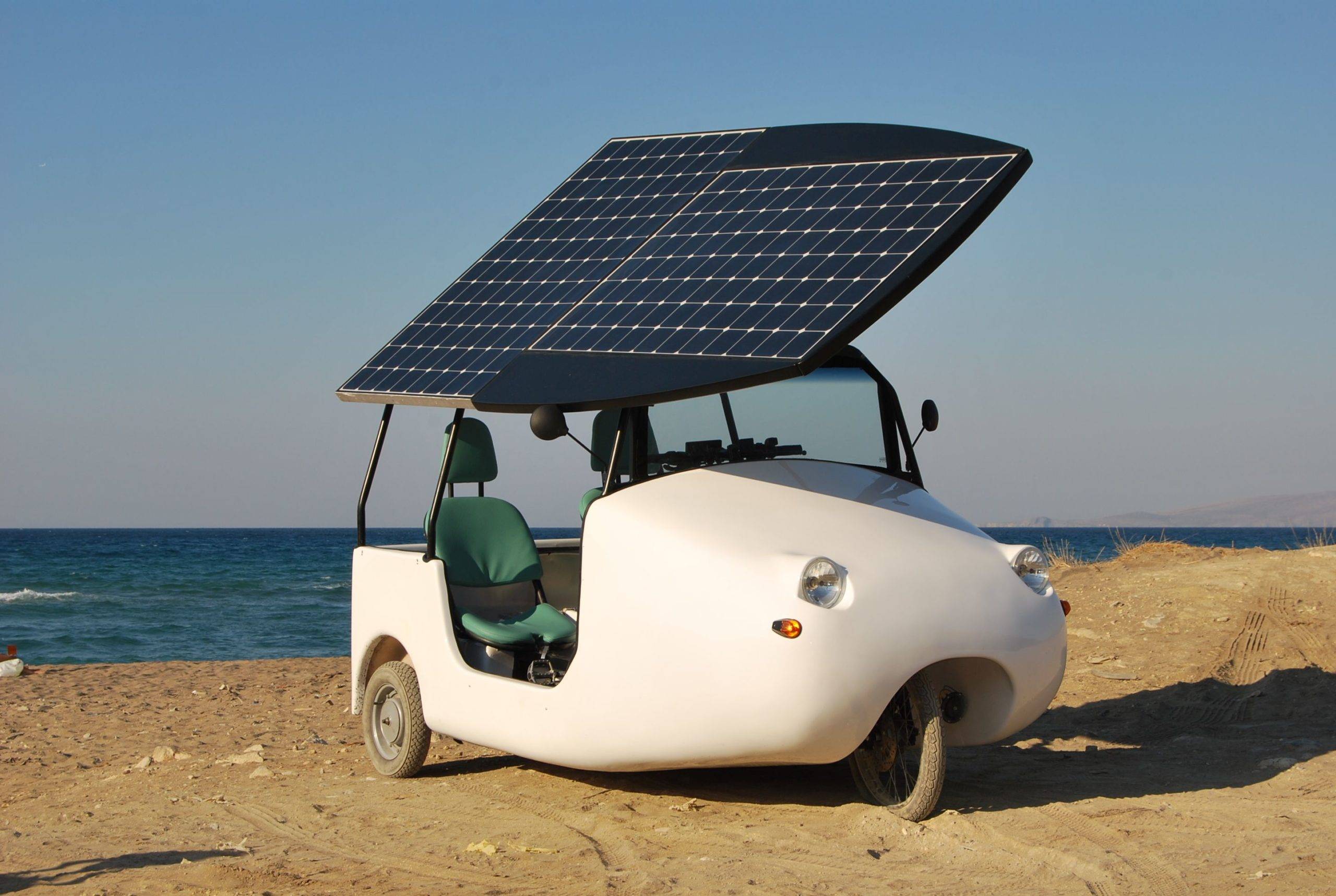Первый в мире «солнечный» электромобиль не нужно заряжать. как такое возможно? - hi-news.ru