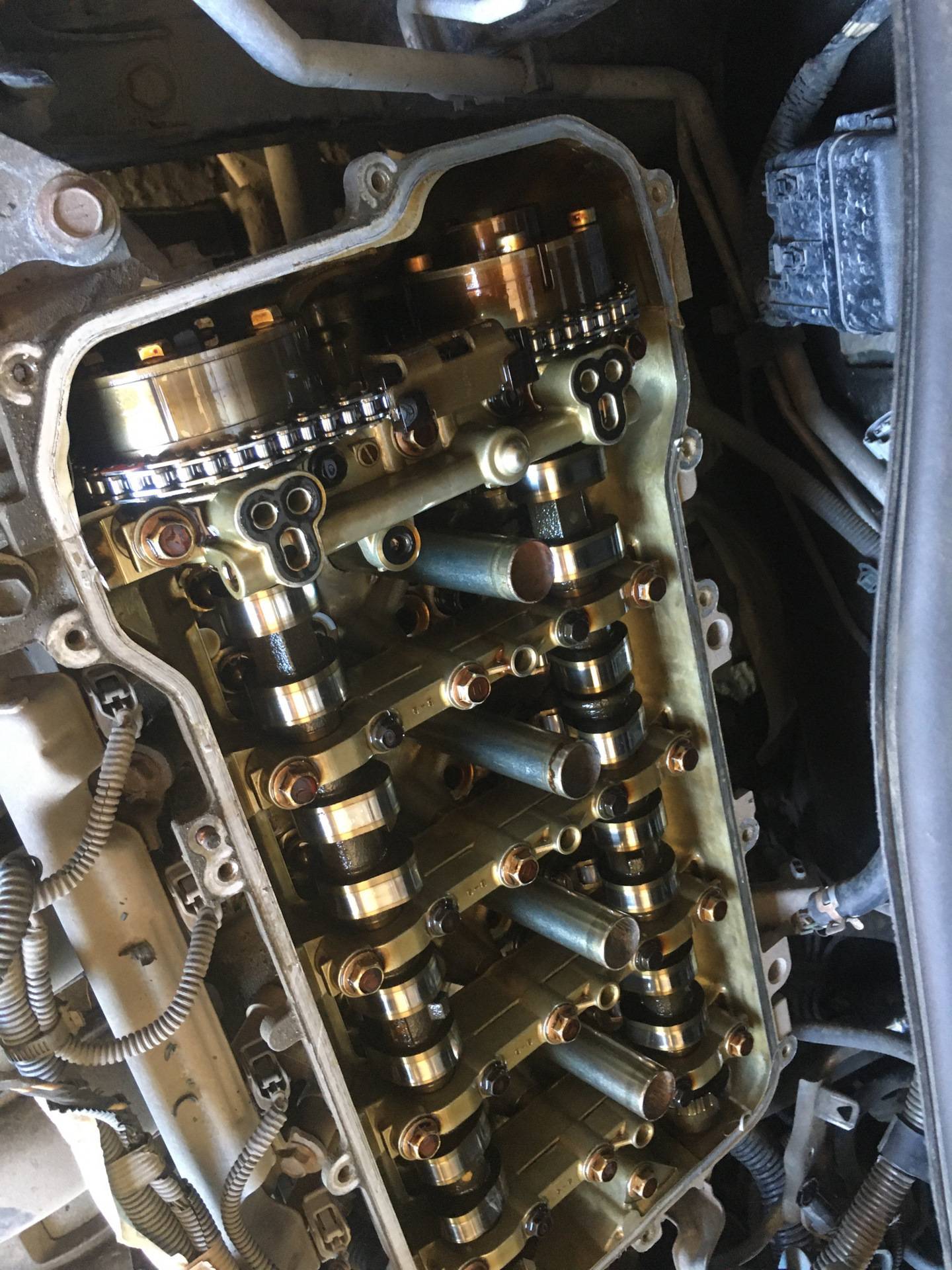 Стук в двигателе: возможные причины и выполнение ремонта