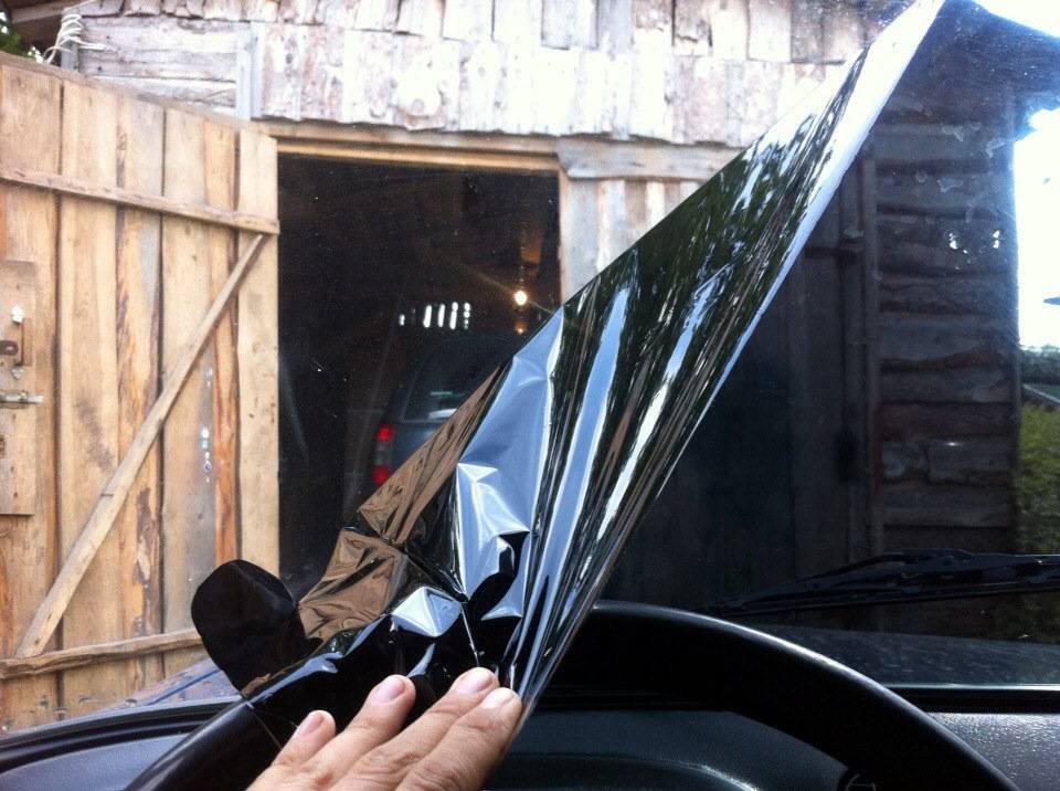 Как наклеить пленку на лобовое стекло - автомобильный портал automotogid