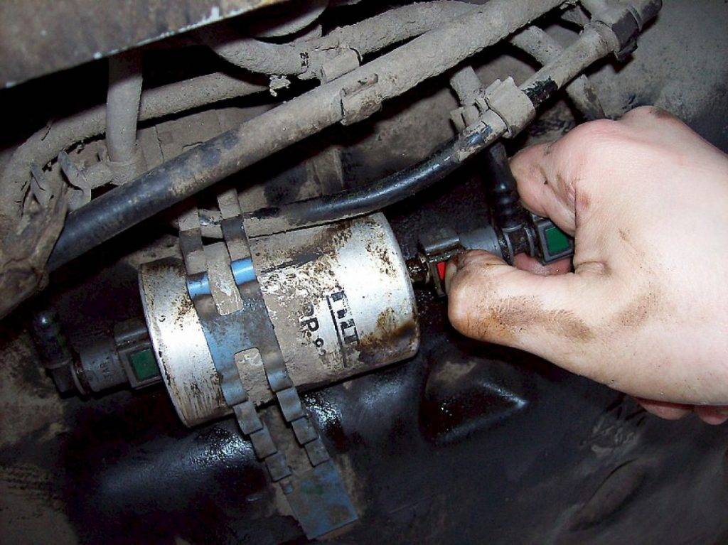 Фильтр очистки топлива в автомобиле: сколько топливных фильтров в машине,  где находятся, как и когда  менять