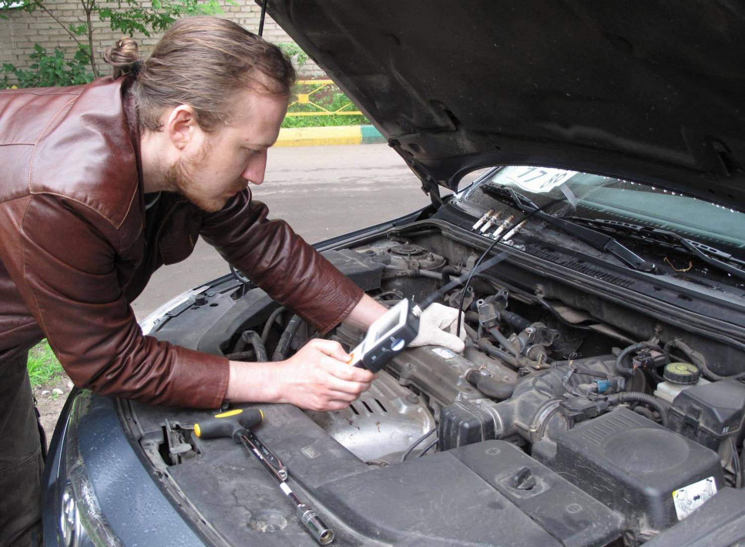 Как перед покупкой проверить двигатель автомобиля?