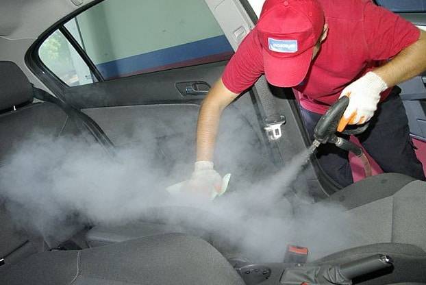 Что такое химчистка салона автомобиля и стоит ли пытаться почистить салон самостоятельно?