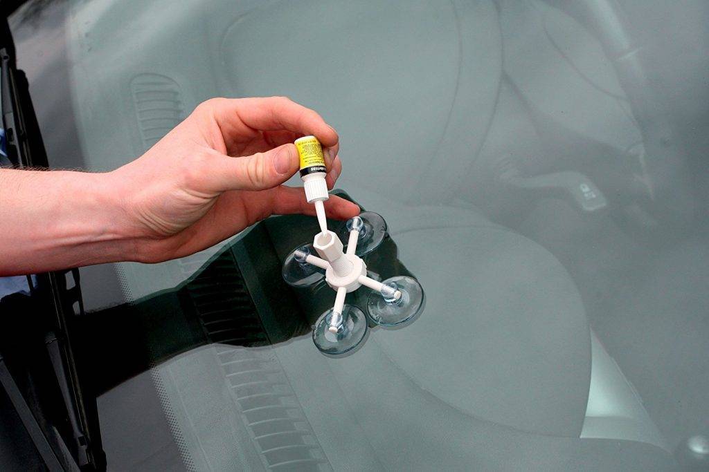 Ремонт трещин на лобовом стекле автомобиля - как остановить и убрать дефекты своими руками