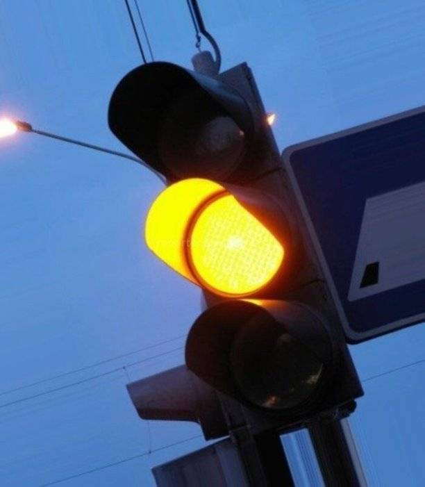 Какой штраф на проезд на красный свет светофора в 2022г (14 нарушений)