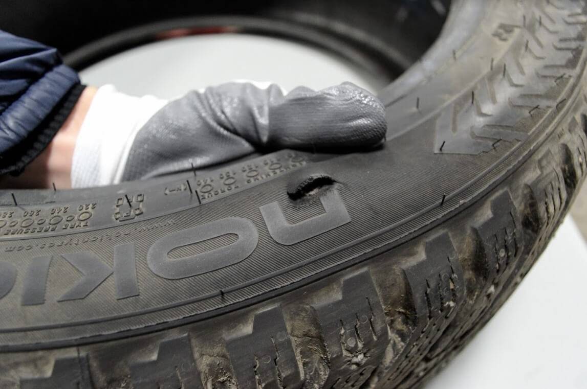 Боковой порез шины — стоит ли делать ремонт колеса или выбрать замену резины, причины проколов и как их починить — инструкции с фото
