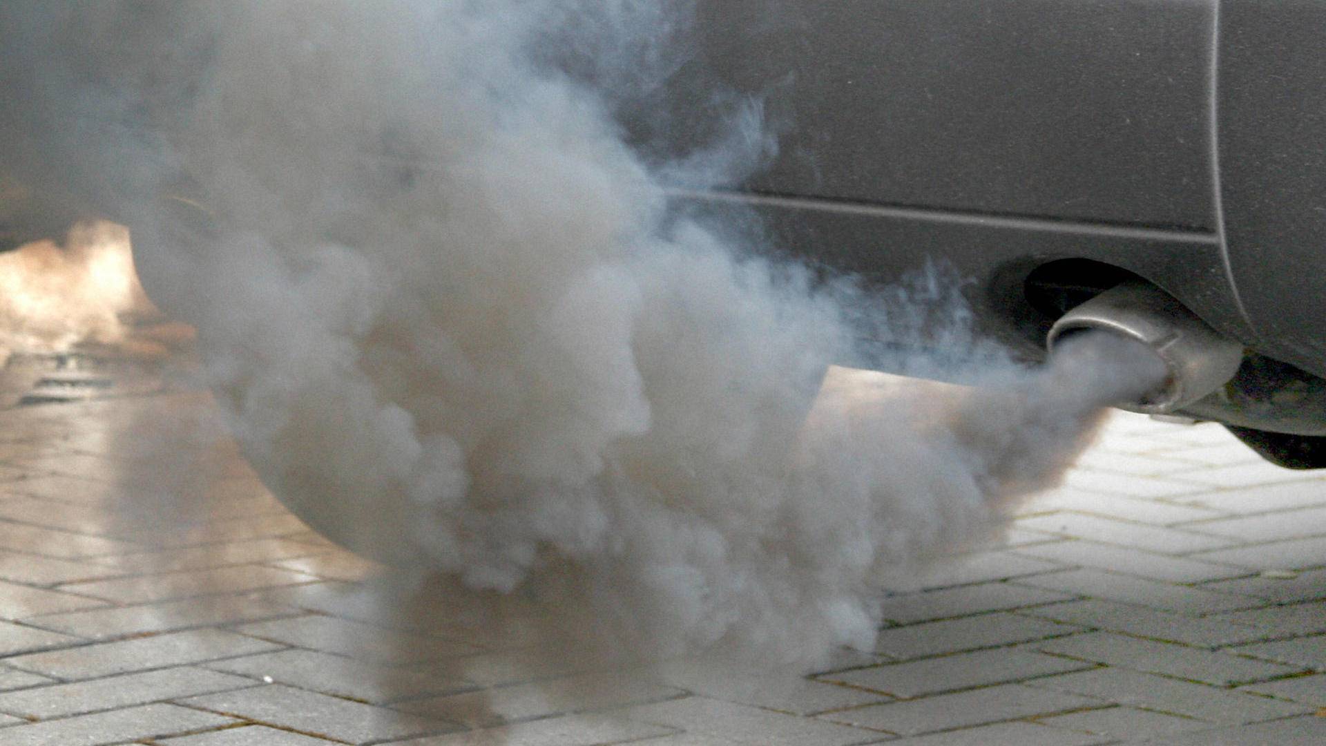 Дымит дизельный двигатель сизым дымом: причины