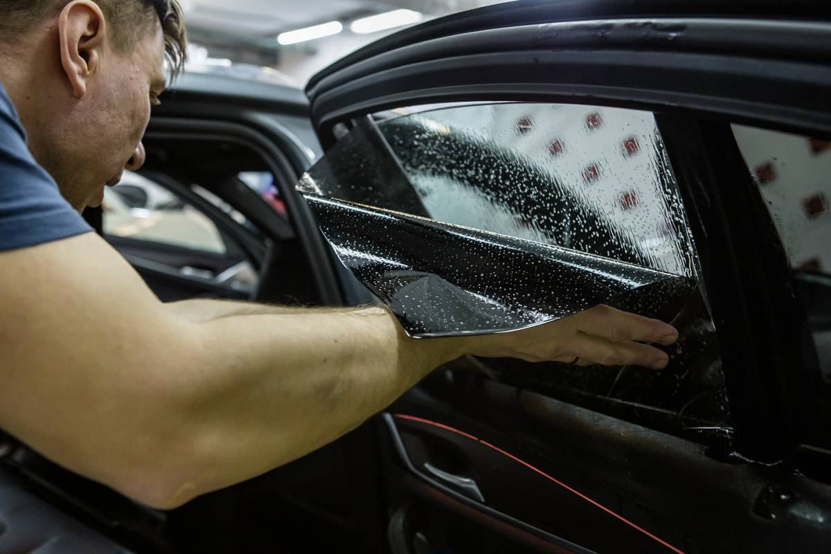 Что такое электронная тонировка стекол автомобиля: плюсы и минусы