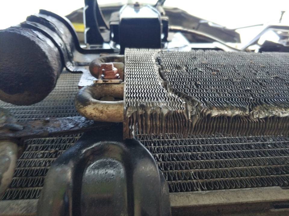 Чем промыть систему охлаждения двигателя: чистка радиатора автомобиля от масла