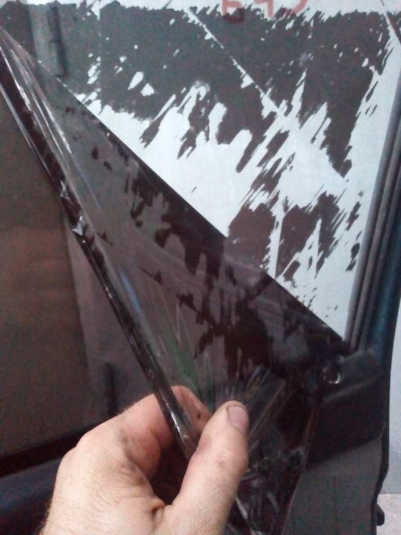 Как снять тонировку: как удалить старую пленку со стекла автомобиля самостоятельно, чем убрать клей