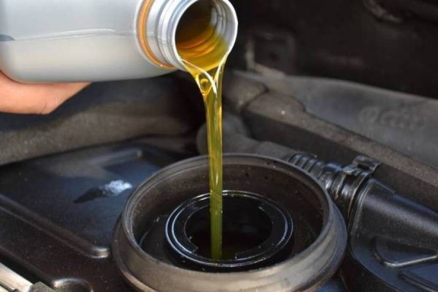Как поменять масло в двигателе самому