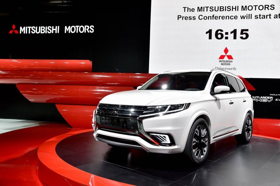 Mitsubishi outlander phev обзор: популярный гибрид | движение24