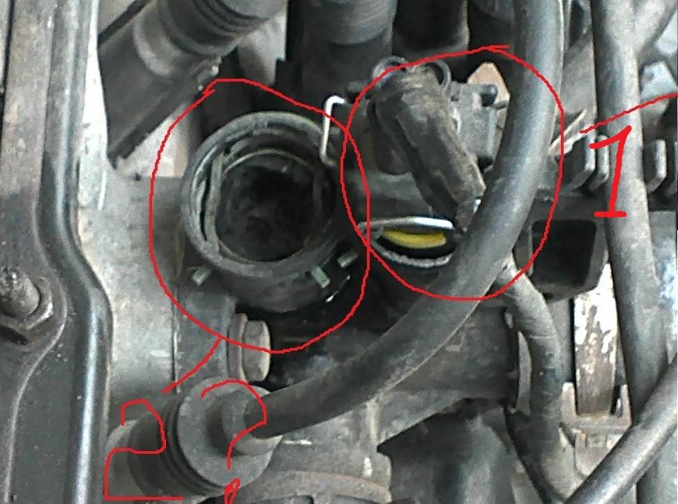 При разгоне в двигателе появляется стук: почему так происходит?
