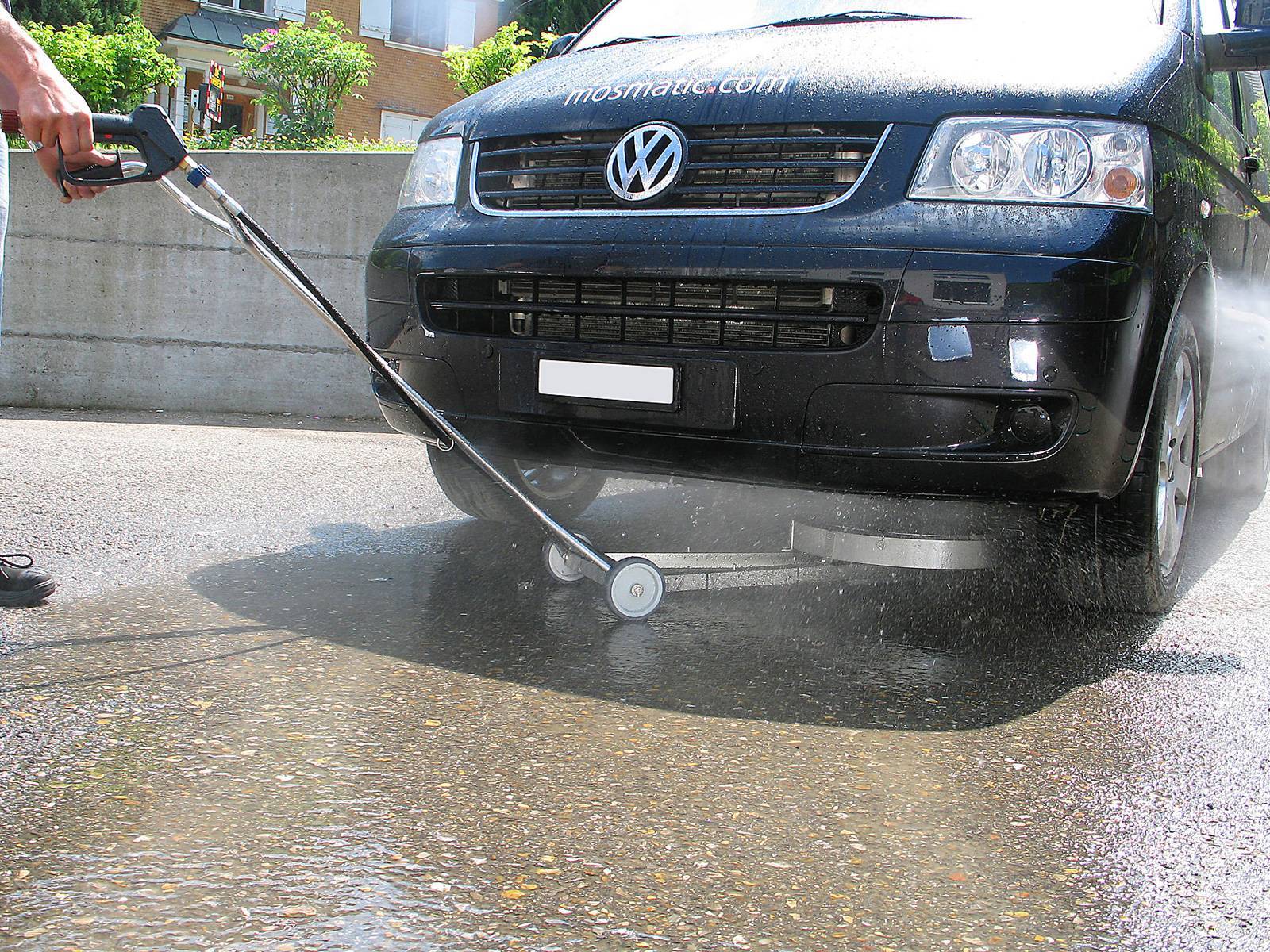 Особенности сухой мойки машины без использования воды