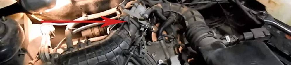 Почему стучит двигатель?