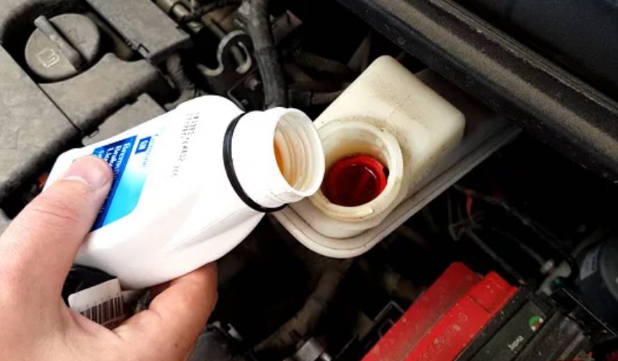 Инструкция по замене тормозной жидкости в автомобиле